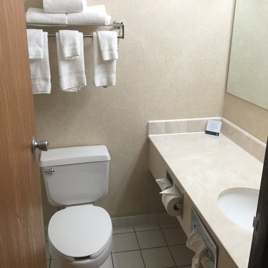 Quality Inn by Choice — Bathroom