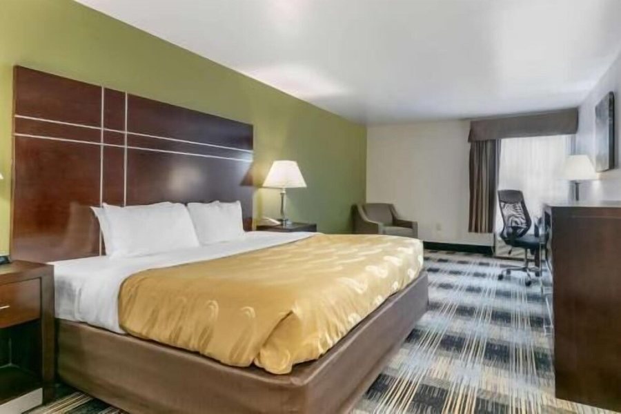 Quality Inn — Guest room