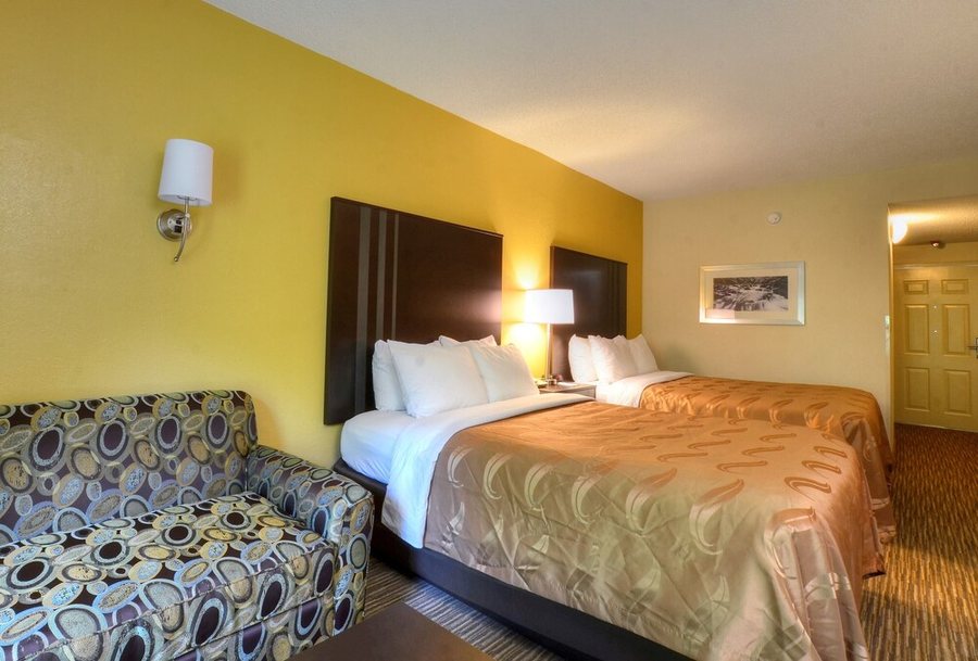 Quality Inn — Guest room