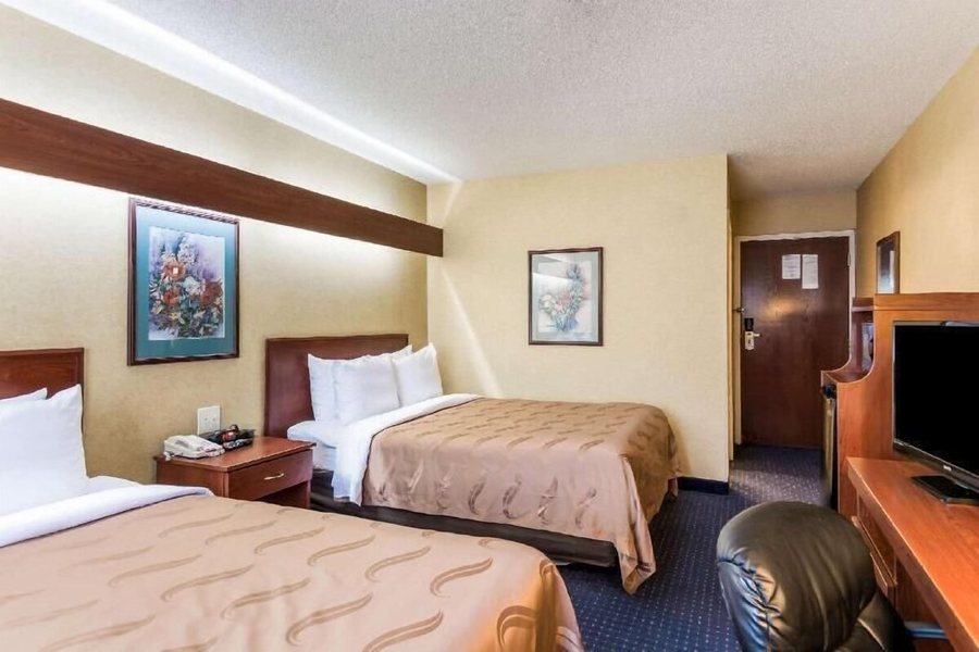 Quality Inn — Guest room