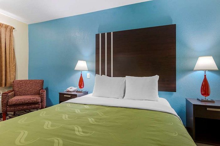Quality Inn — Guest room