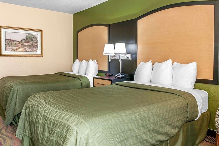 Quality Inn Conference Center — Guest room