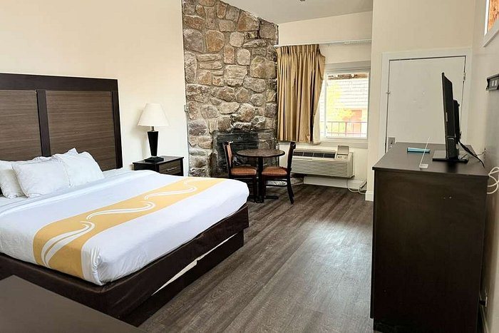 Quality Inn Creekside Downtown Gatlinburg — Guest room