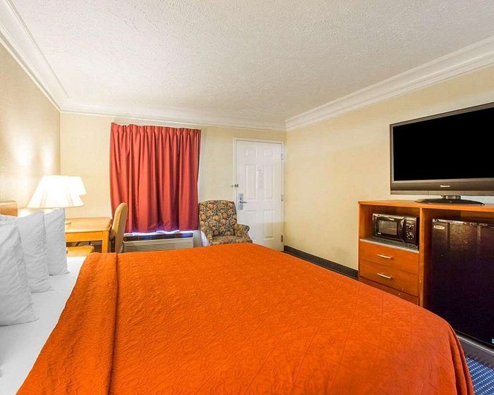 Quality Inn — Guest room