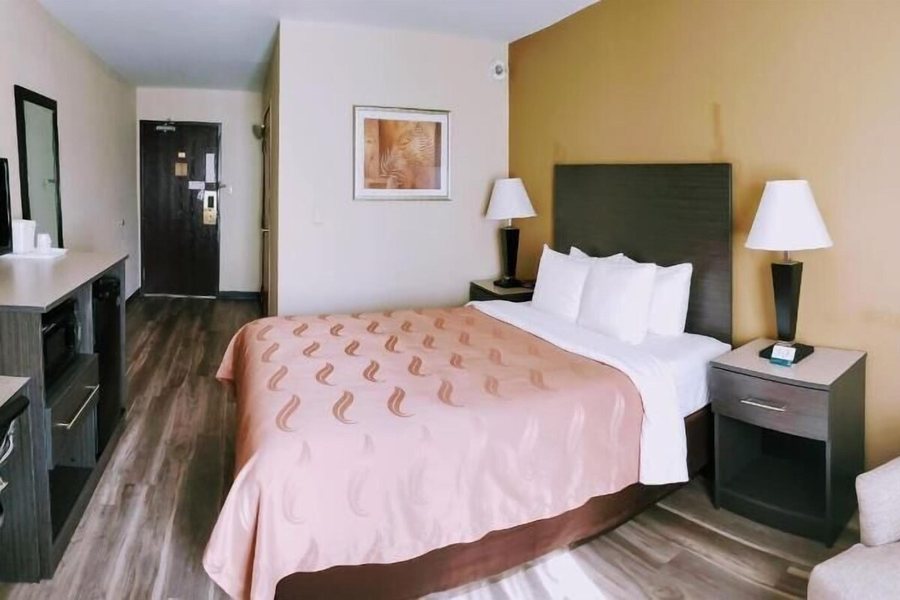 Quality Inn DFW Airport North — Guest room