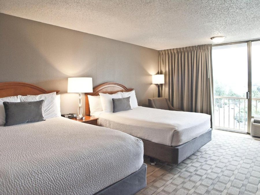 Quality Inn Downtown Convention Center — Guest room