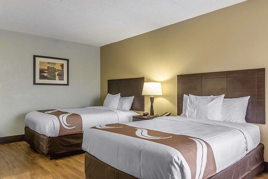 Quality Inn Downtown Historic District — Guest room