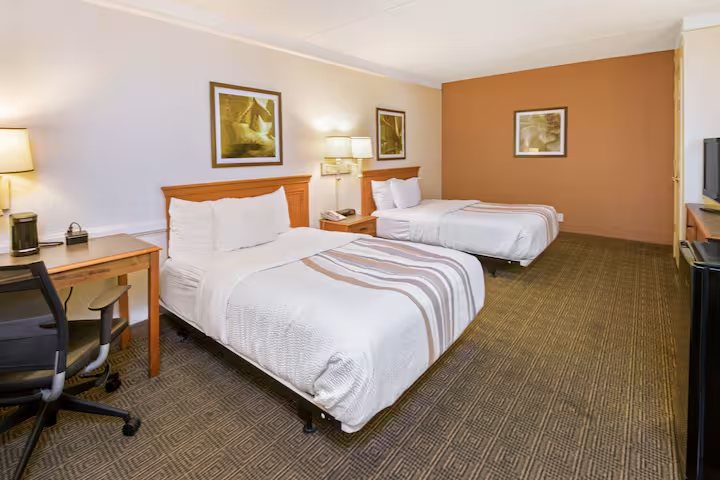 Quality Inn Downtown Near Market Square — Guest room