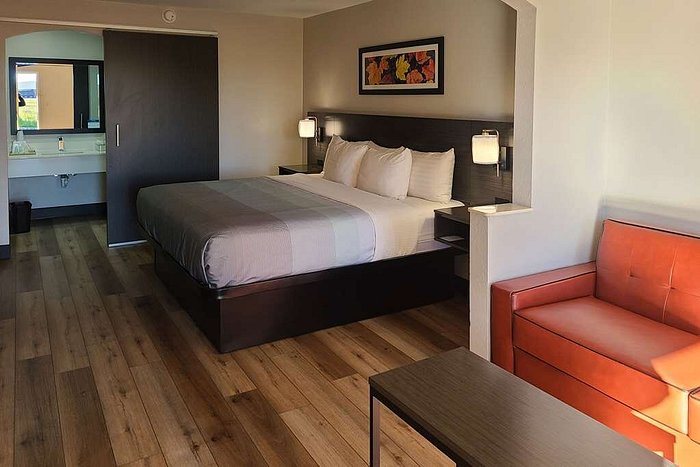Quality Inn — Guest room