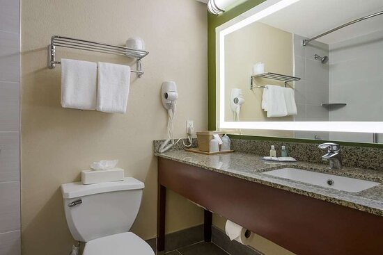 Quality Inn East Windsor New Jersey — Bathroom