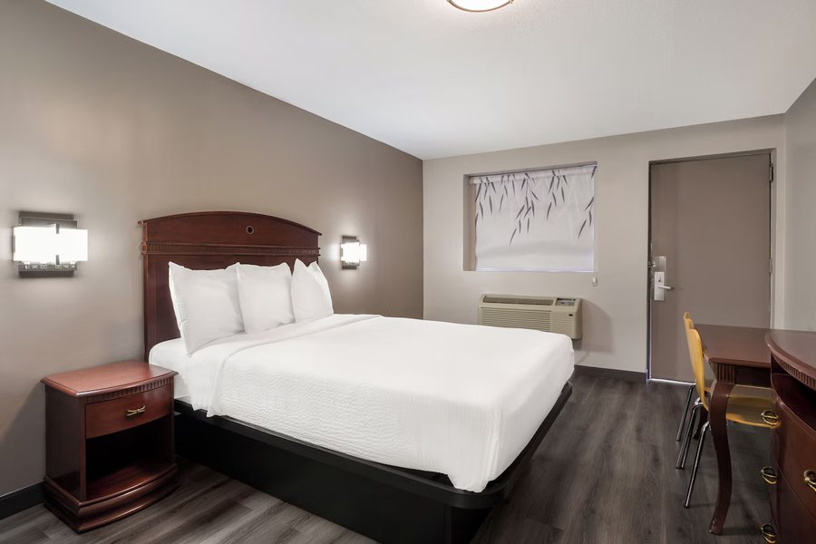 Quality Inn Edison New Brunswick — Guest room