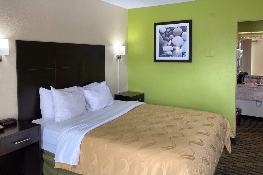 Quality Inn Elizabeth City — Guest room