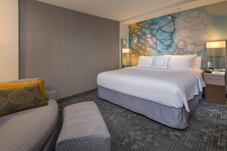 Quality Inn — Guest room