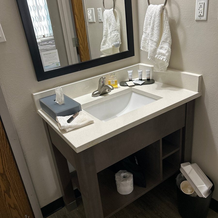 Quality Inn Festus Festus Missouri — Bathroom