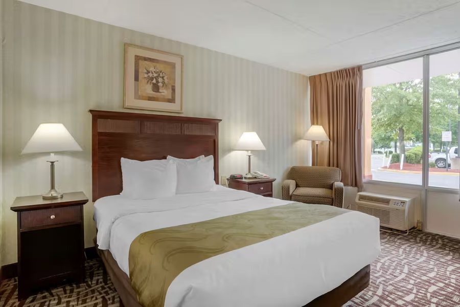 Quality Inn Fredericksburg Near Historic Downtown — Guest room
