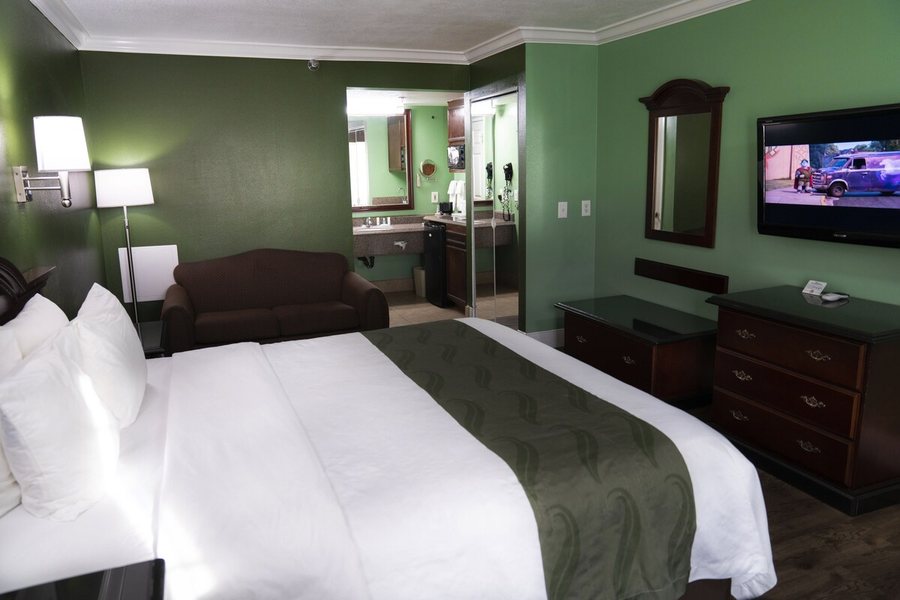 Quality Inn Hemet San Jacinto — Guest room