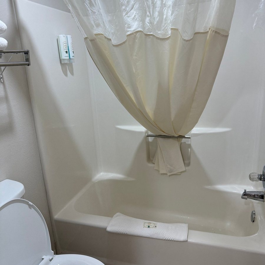 Quality Inn Holbrook Near Petrified Forest — Bathroom