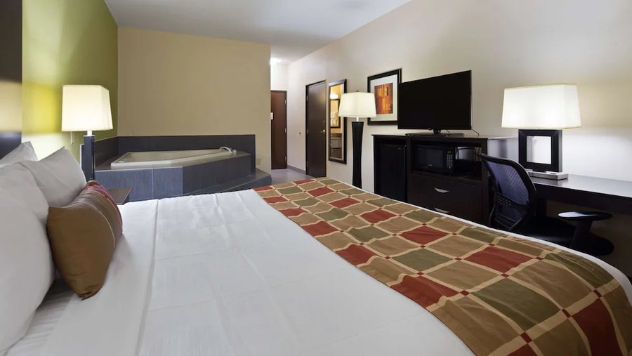 Quality Inn Huntersville Near Lake Norman — Guest room
