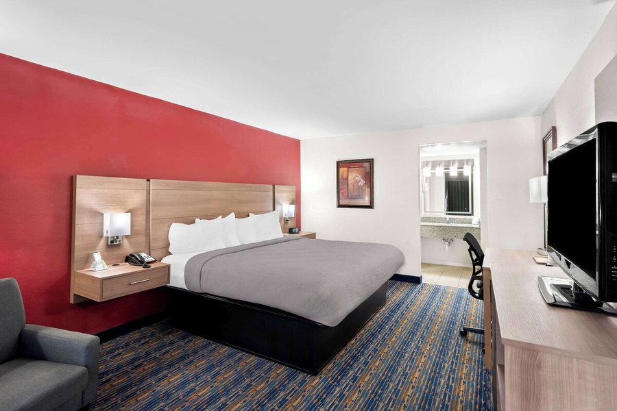 Quality Inn — Guest room