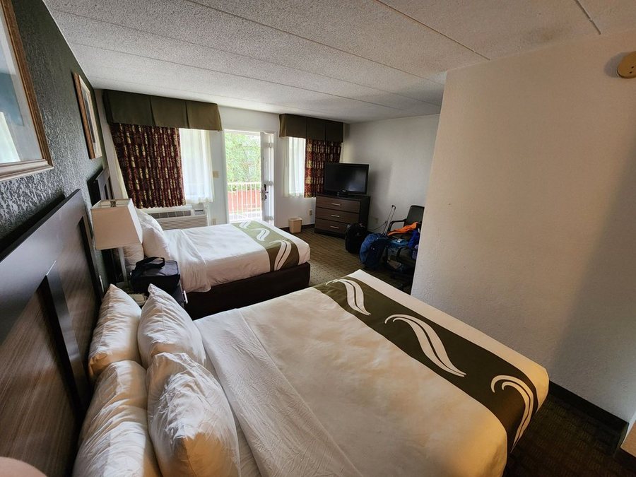 Quality Inn Mount Vernon — Guest room
