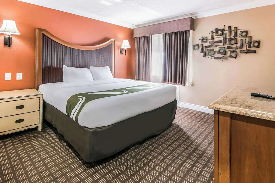 Quality Inn Northlake — Guest room