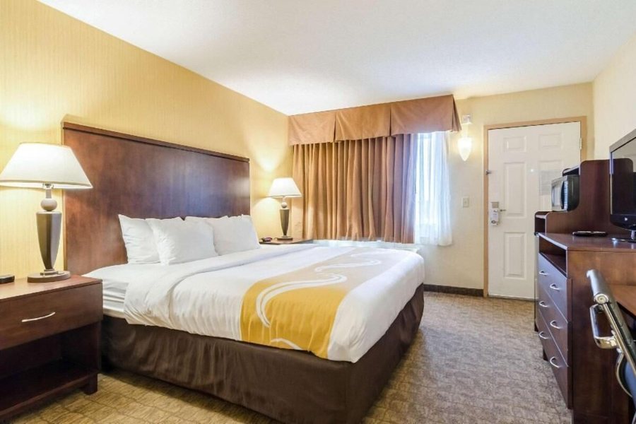Quality Inn — Guest room