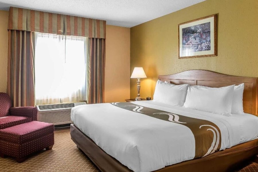 Quality Inn Perrysburg Toledo South — Guest room