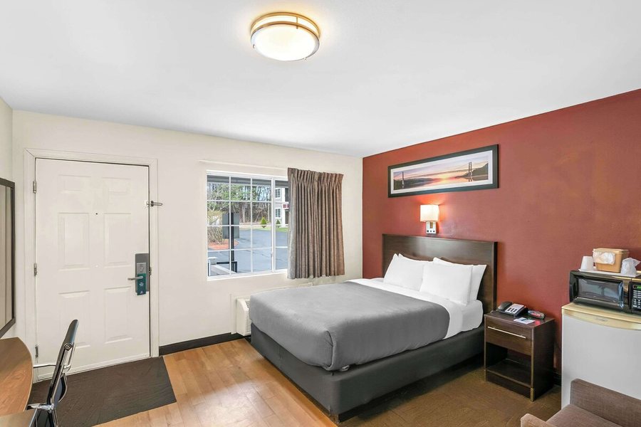 Quality Inn — Guest room