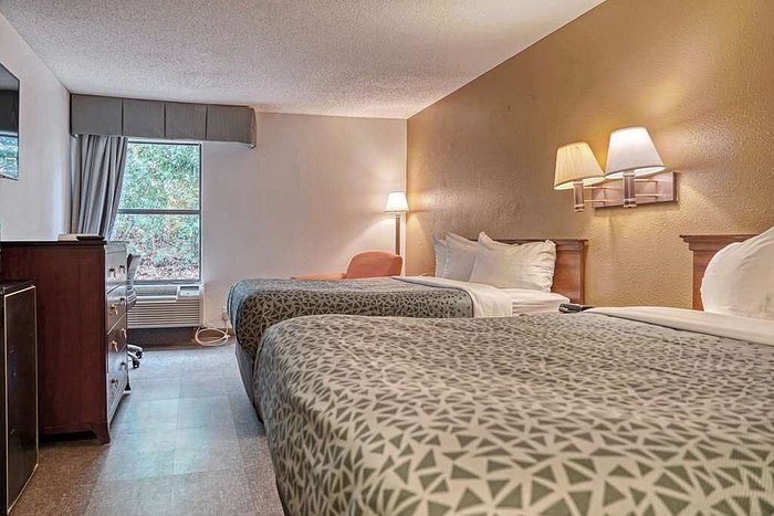 Quality Inn Raleigh Near Walnut Creek Amphitheatre — Guest room