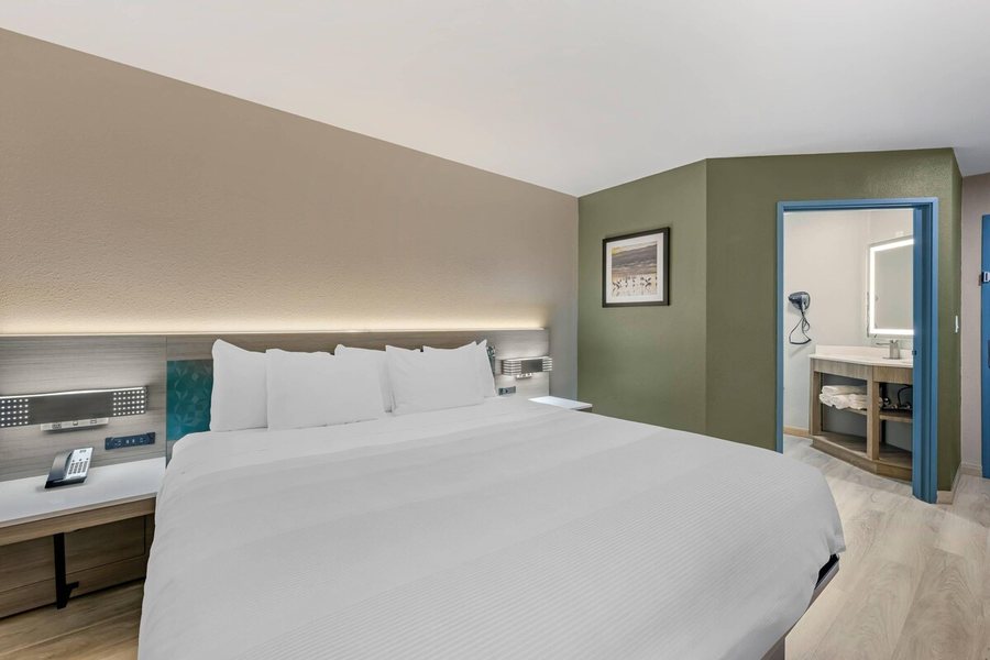 Quality Inn Ruidoso — Guest room