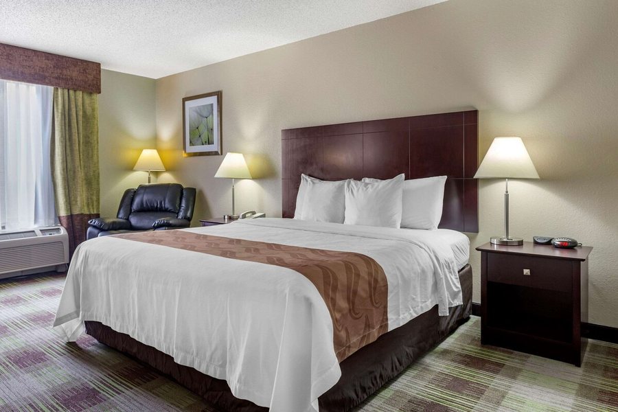 Quality Inn Saint Robert — Guest room