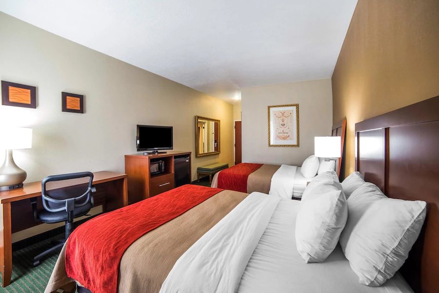 Quality Inn — Guest room