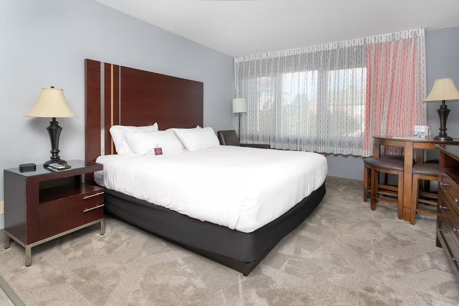 Quality Inn Seaside — Guest room