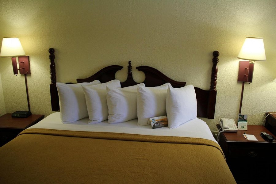 Quality Inn St Augustine Outlet Mall — Guest room