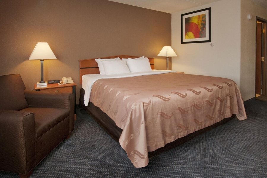 Quality Inn Stadium Area — Guest room