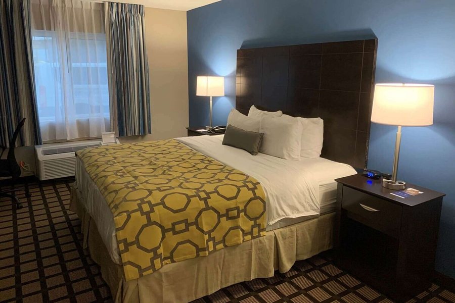 Quality Inn Suites Albany Airport — Guest room