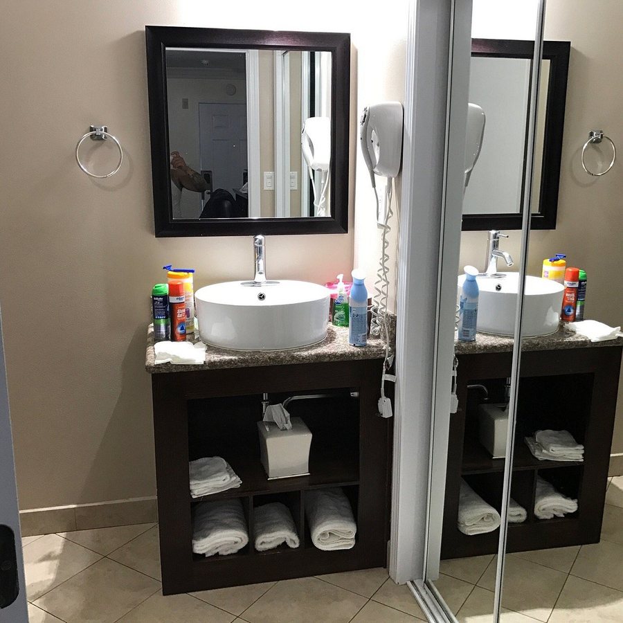 Quality Inn Suites by Choice Hotels Santa Maria — Bathroom