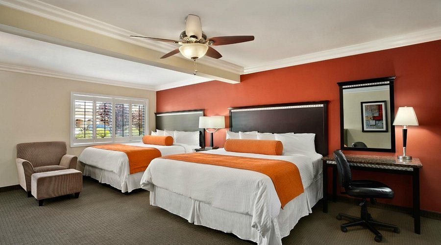 Quality Inn Suites by Choice Hotels Santa Maria — Guest room