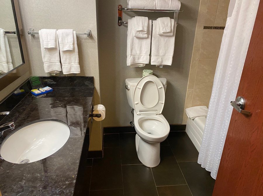 Quality Inn Suites Casper — Bathroom