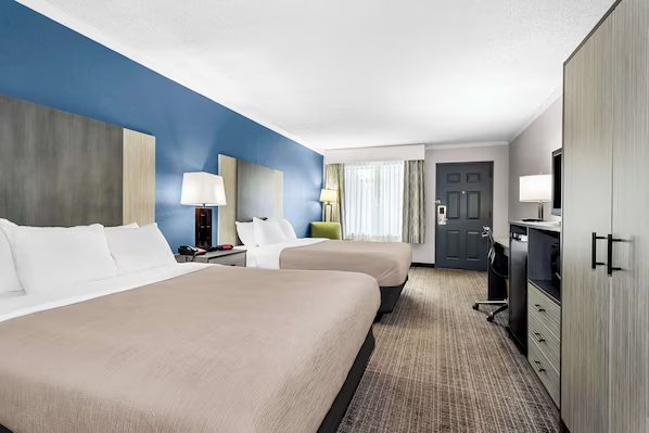 Quality Inn Suites Civic Center — Guest room