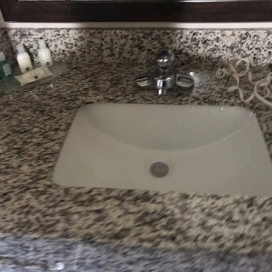 Quality Inn Suites Davenport Near I 80 — Bathroom