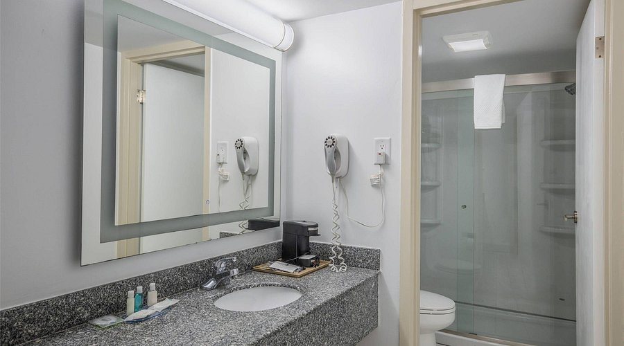 Quality Inn Suites Dawsonville Dawsonville Georgia — Bathroom