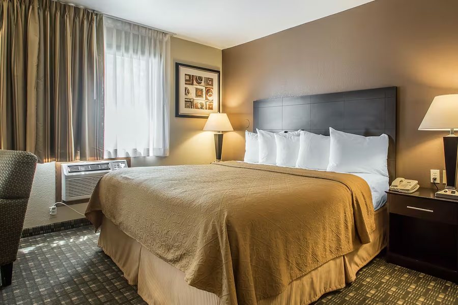Quality Inn Suites Decorah — Guest room