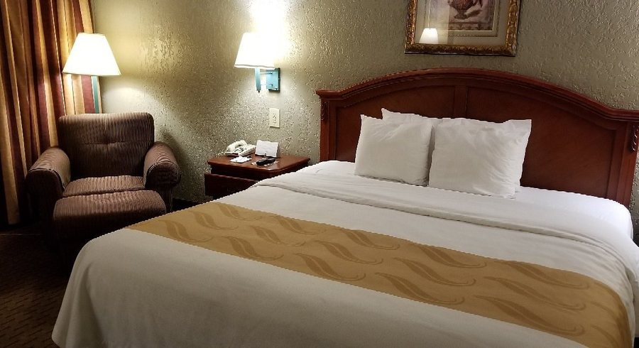 Quality Inn Suites El Paso I 10 — Guest room