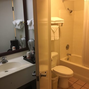 Quality Inn Suites — Bathroom