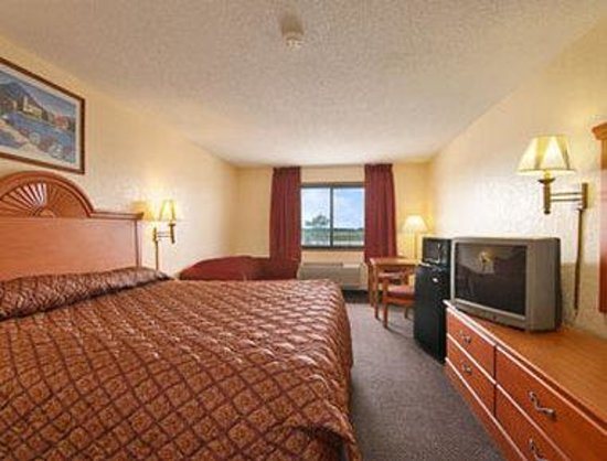 Quality Inn Suites — Guest room