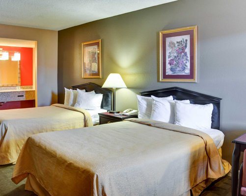 Quality Inn Suites Hot Springs Lake Hamilton — Guest room