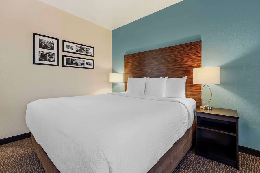 Quality Inn Suites Huntsville Research Park Area — Guest room