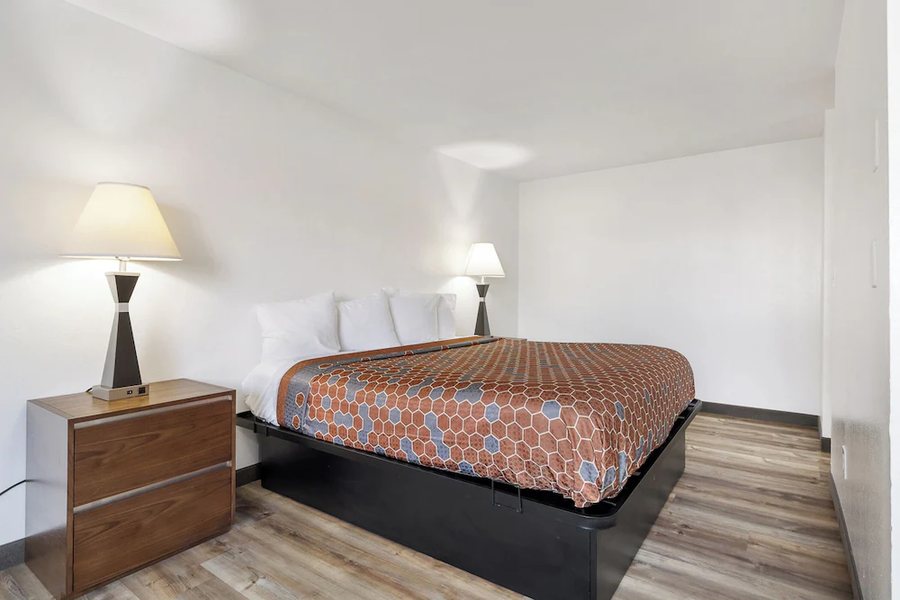 Quality Inn Suites Kennewick Tri Cities — Guest room