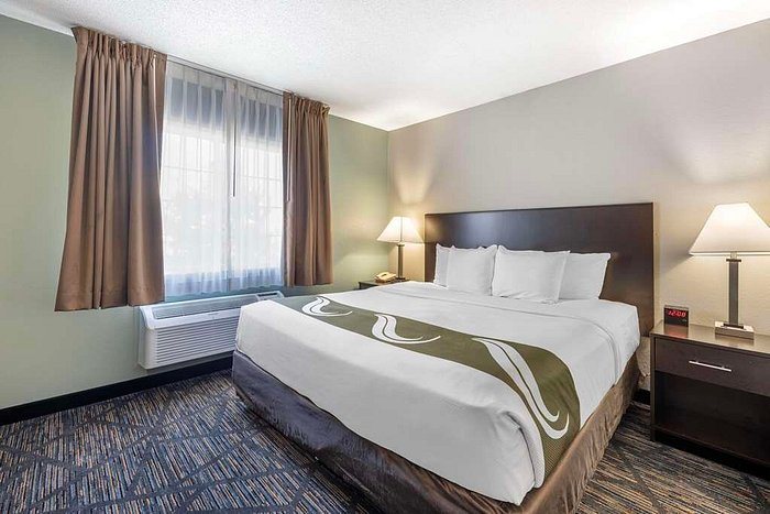 Quality Inn Suites — Guest room